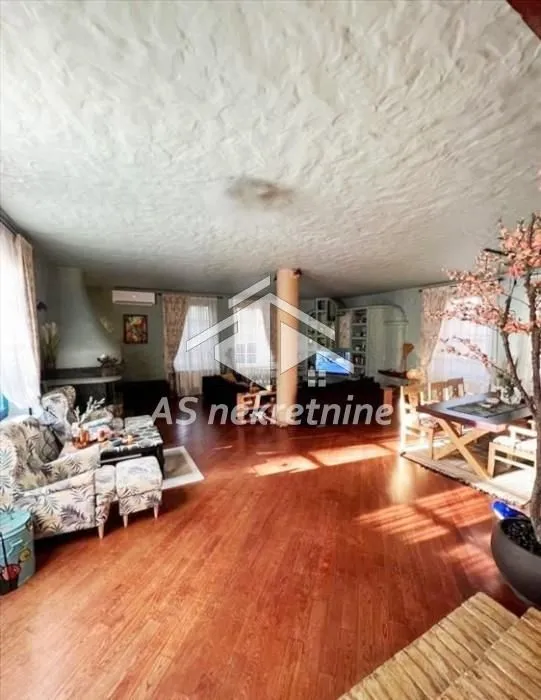 Izdavanje, kuća, 367m², Jajinci, Voždovac Sve Podlokacije