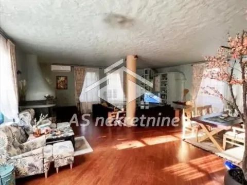 Izdavanje, kuća, 367m², Jajinci, Voždovac Sve Podlokacije - image 2