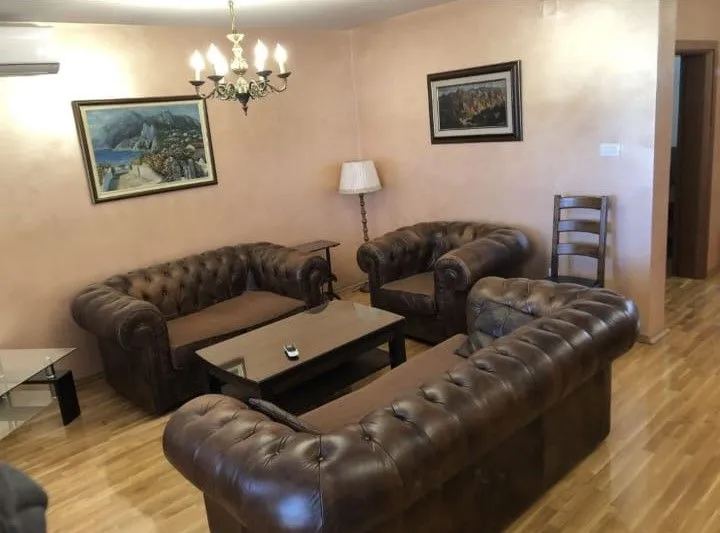 Izdavanje, kuća, 220m², Konik, Podgorica