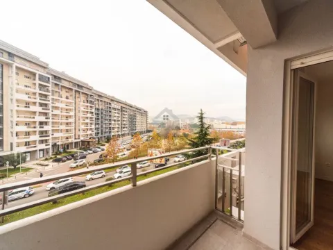 Izdavanje, poslovni prostor, 49m², Central Point, Podgorica - image 8