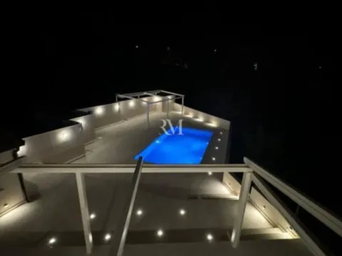 Izdavanje, kuća, 200m², Škaljari, Kotor - image 5