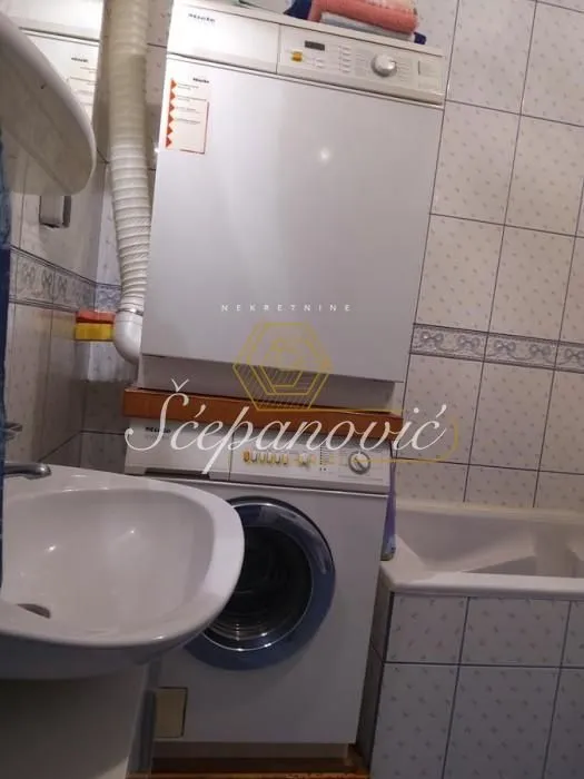 Prodaja, kuća, 360m², Veternik, Novi Sad Sve Podlokacije