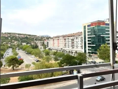 Izdavanje, trosoban stan, 115m², Preko Morače, Podgorica - image 11