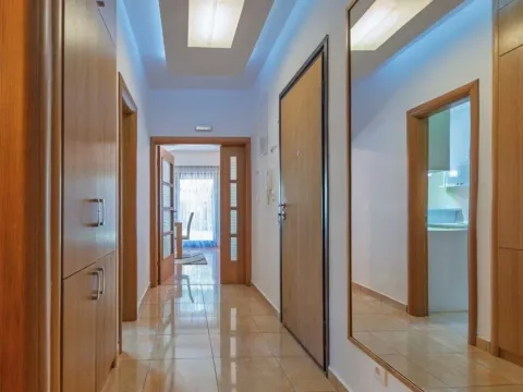 Sale, three bedroom apartment, 137m², Podgorica, Crna Gora - image 12