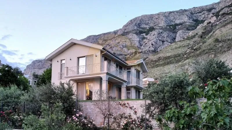 Prodaja, kuća, 235m², Reževići, Budva