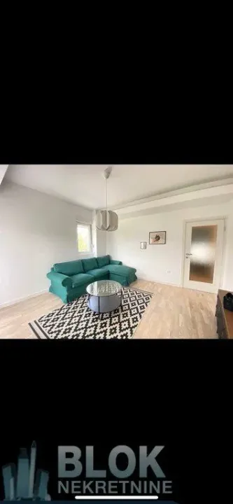 Izdavanje, dvosoban stan, 67m², Centar, Podgorica