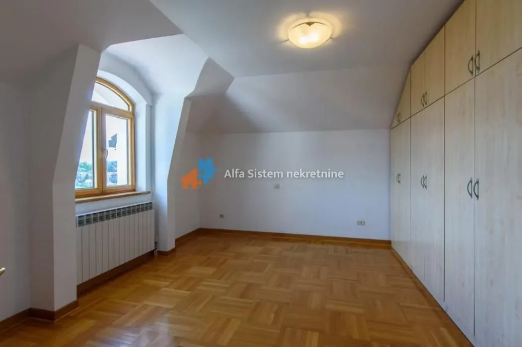Rent, four bedroom apartment, 250m², Savski Venac, Beograd
