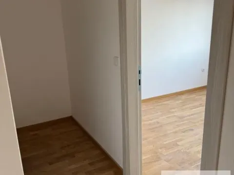 Prodaja, trosoban stan, 67m², Centar, Stara Pazova - image 15