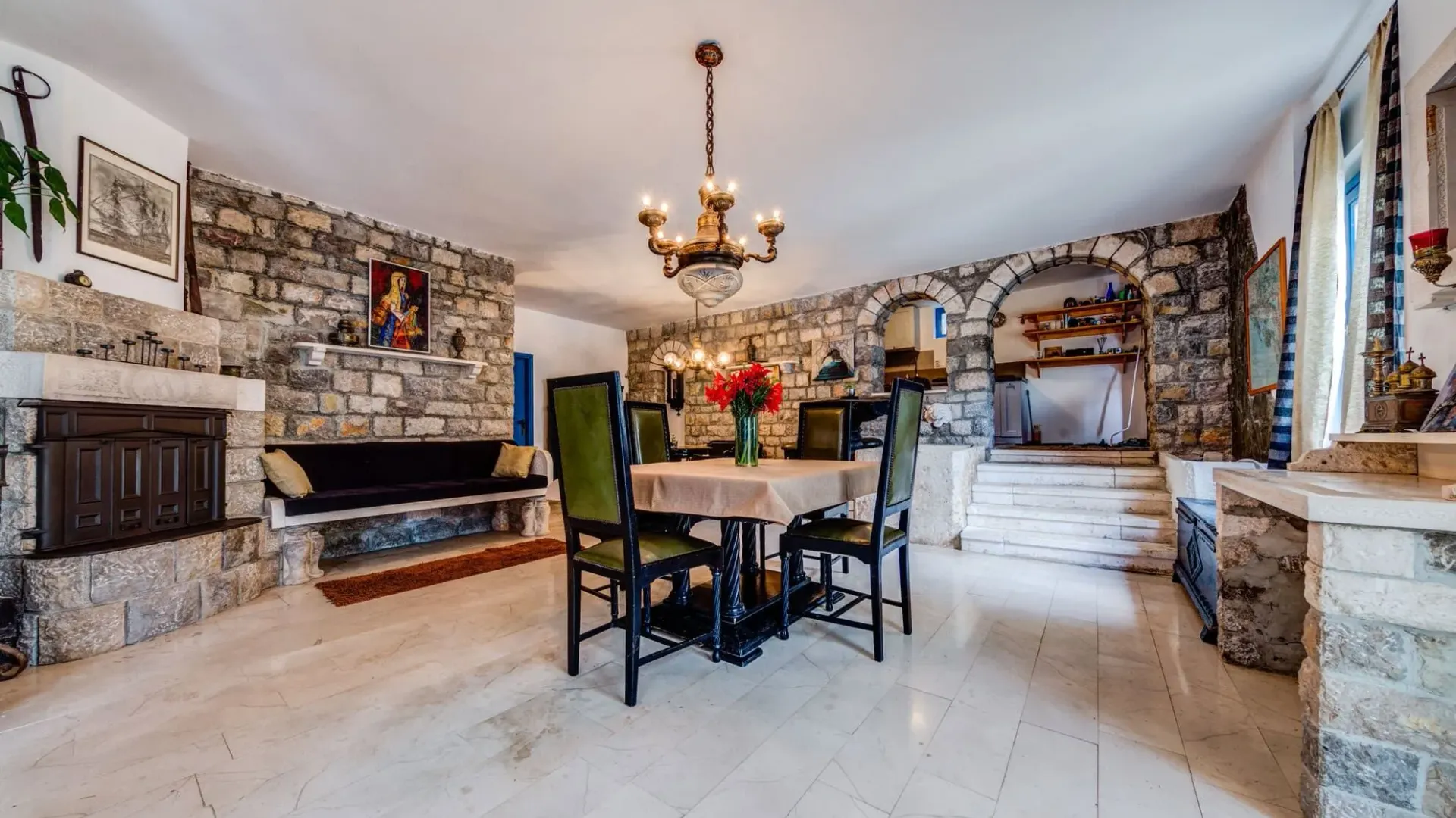 Izdavanje, kuća, 200m², Kotor, Crna Gora