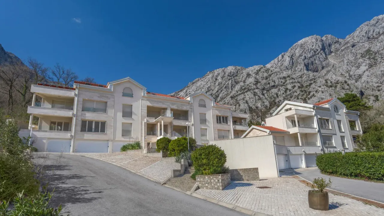 Sale, apartment, 120m², Kotor, Crna Gora