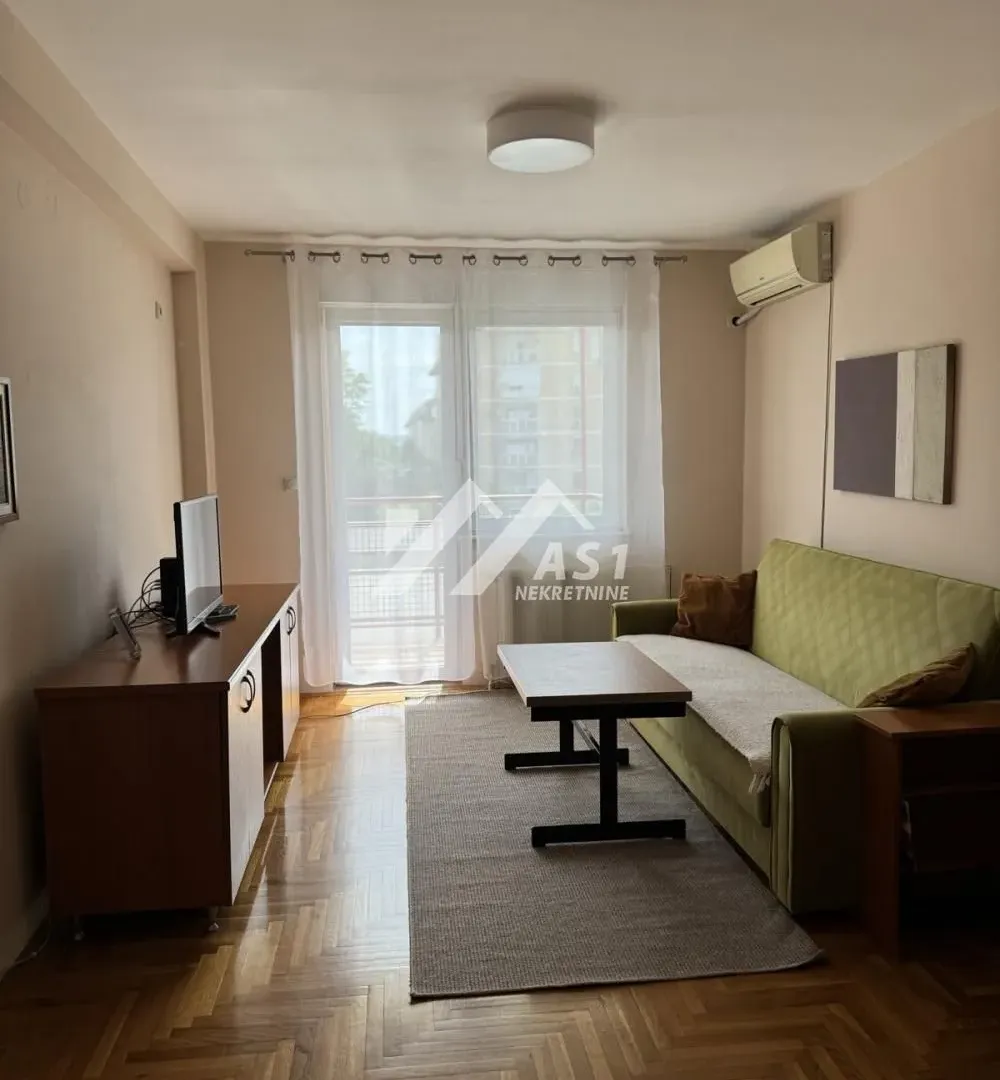 Izdavanje, dvosoban stan, 43m², Sajam, Novi Sad Sve Podlokacije