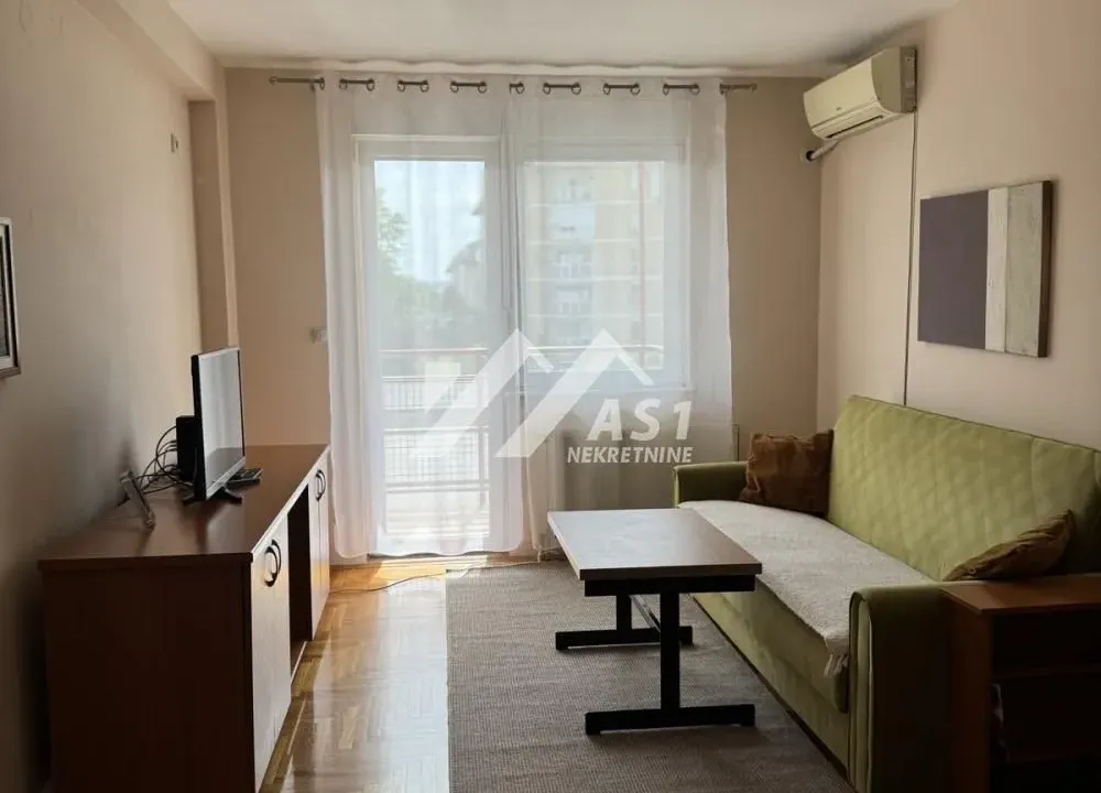 Izdavanje, dvosoban stan, 43m², Sajam, Novi Sad Sve Podlokacije