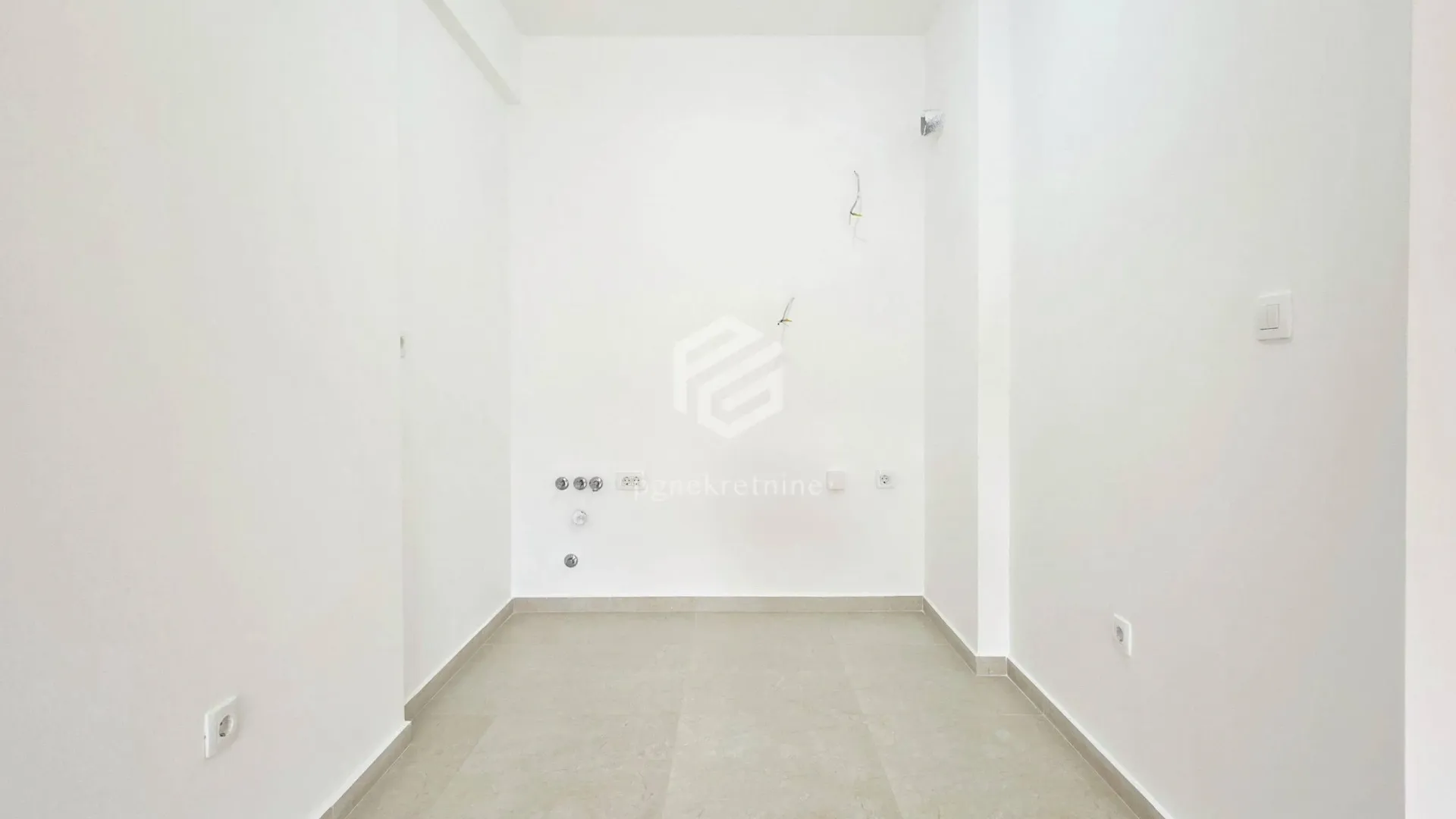 Prodaja, jednosoban stan, 43m², Stari Aerodrom, Podgorica