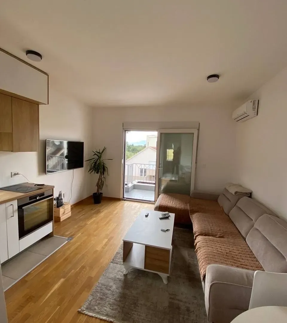 Rent, one bedroom apartment, 40m², Stari Aerodrom, Podgorica