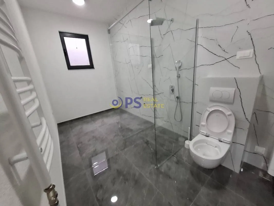 Izdavanje, kuća, 400m², Bar, Crna Gora