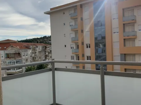 Izdavanje, jednosoban stan, 45m², City Kej, Podgorica - image 2