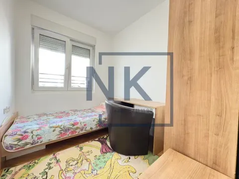 Small bedroom with a bed, desk, and wardrobe. - image 5