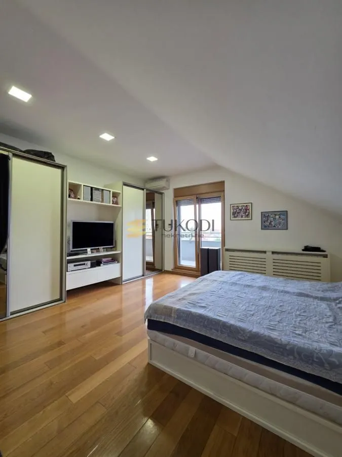 Prodaja, stan, 352m², Centar, Novi Sad