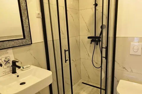 Izdavanje, trosoban stan, 147m², Đenovići, Herceg Novi - image 19