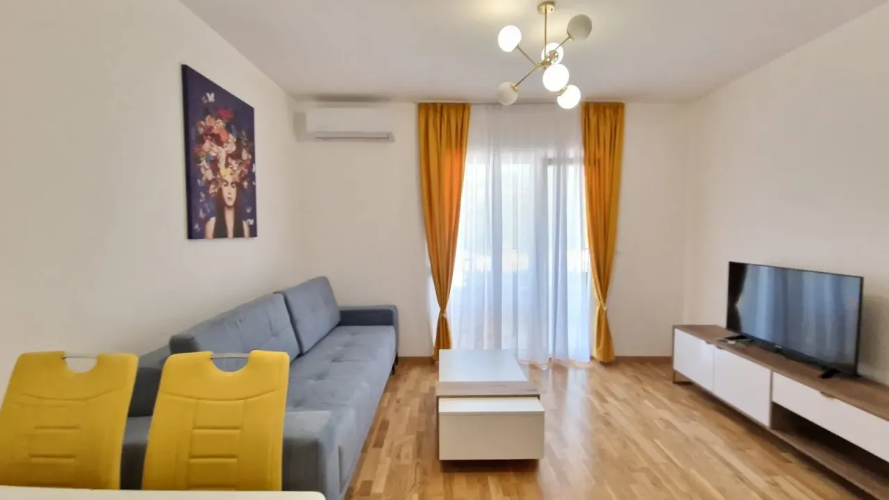 Izdavanje, jednosoban stan, 48m², Bečići, Budva
