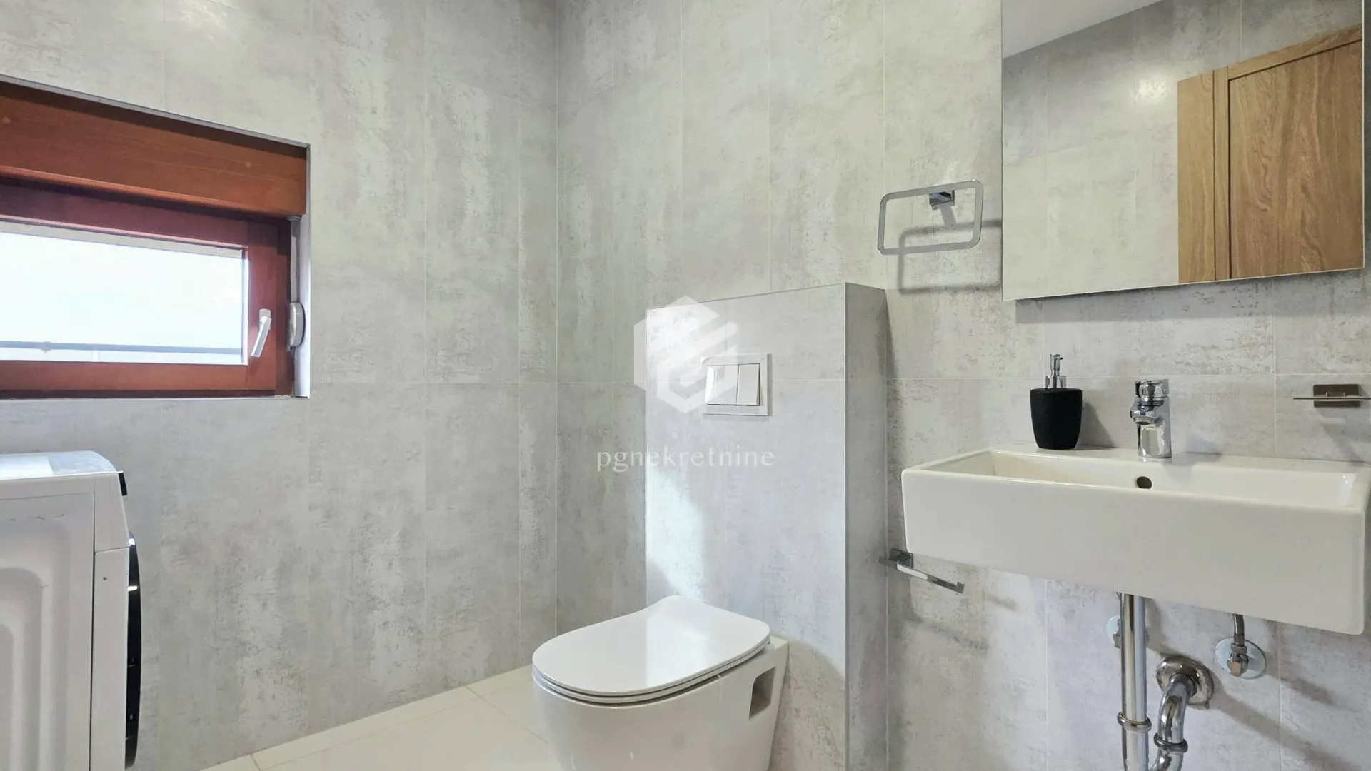 Izdavanje, dvosoban stan, 85m², Master Kvart, Podgorica