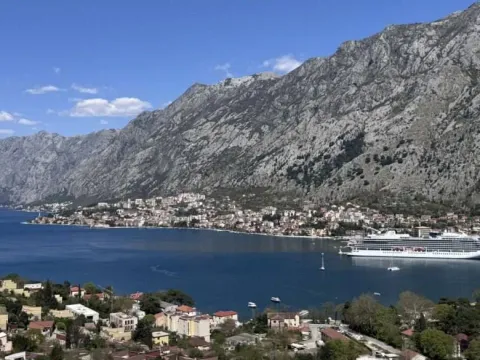 Sale, two bedroom apartment, 173m², Dobrota, Kotor - image 6