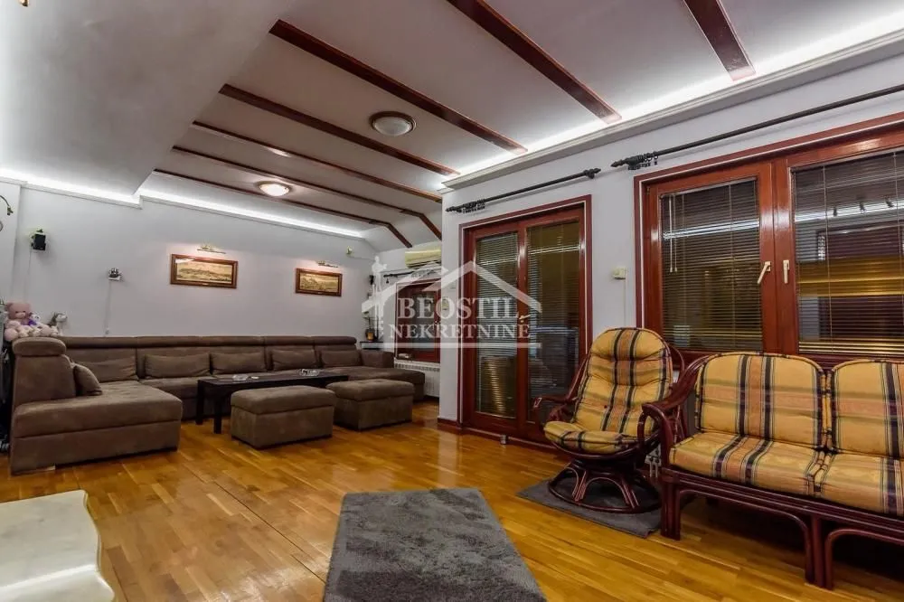 Sale, four bedroom apartment, 104m², Stari Grad, Beograd