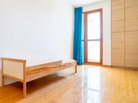 Izdavanje, trosoban stan, 118m², Momišići, Podgorica - image 11