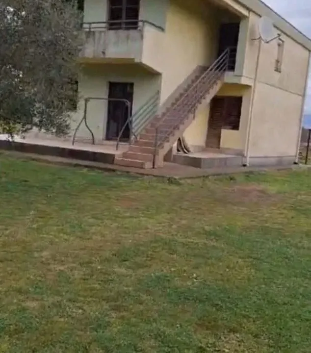 Sale, house, 240m², Farmaci, Podgorica