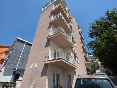 Izdavanje, jednosoban stan, 47m², Bečići, Budva - image 14