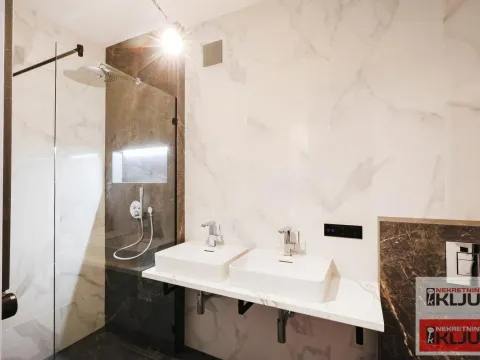 Prodaja, četvorosoban stan, 103m², Novo naselje, Novi Sad - image 10