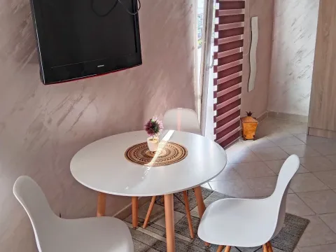 Izdavanje, garsonjera, 45m², Stari Aerodrom, Podgorica - image 2