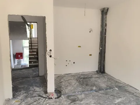 Izdavanje, poslovni prostor, 100m², Radovanići, Herceg Novi - image 11