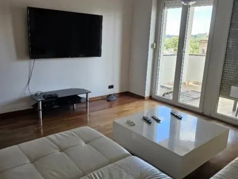 Izdavanje, trosoban stan, 92m², Kluz, Zvezdara Sve Podlokacije - image 2