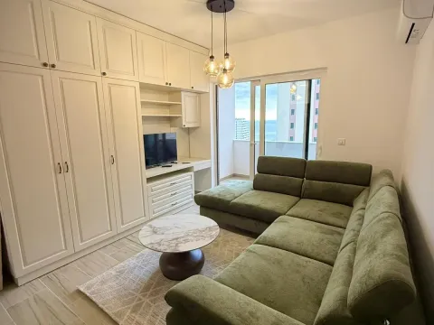 Izdavanje, garsonjera, 25m², Bečići, Budva