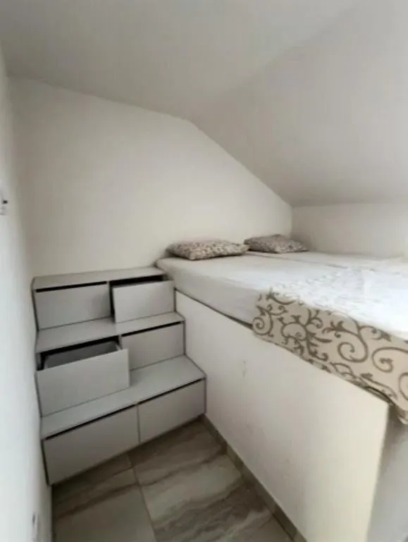 Izdavanje, dvosoban stan, 60m², Zabjelo, Podgorica