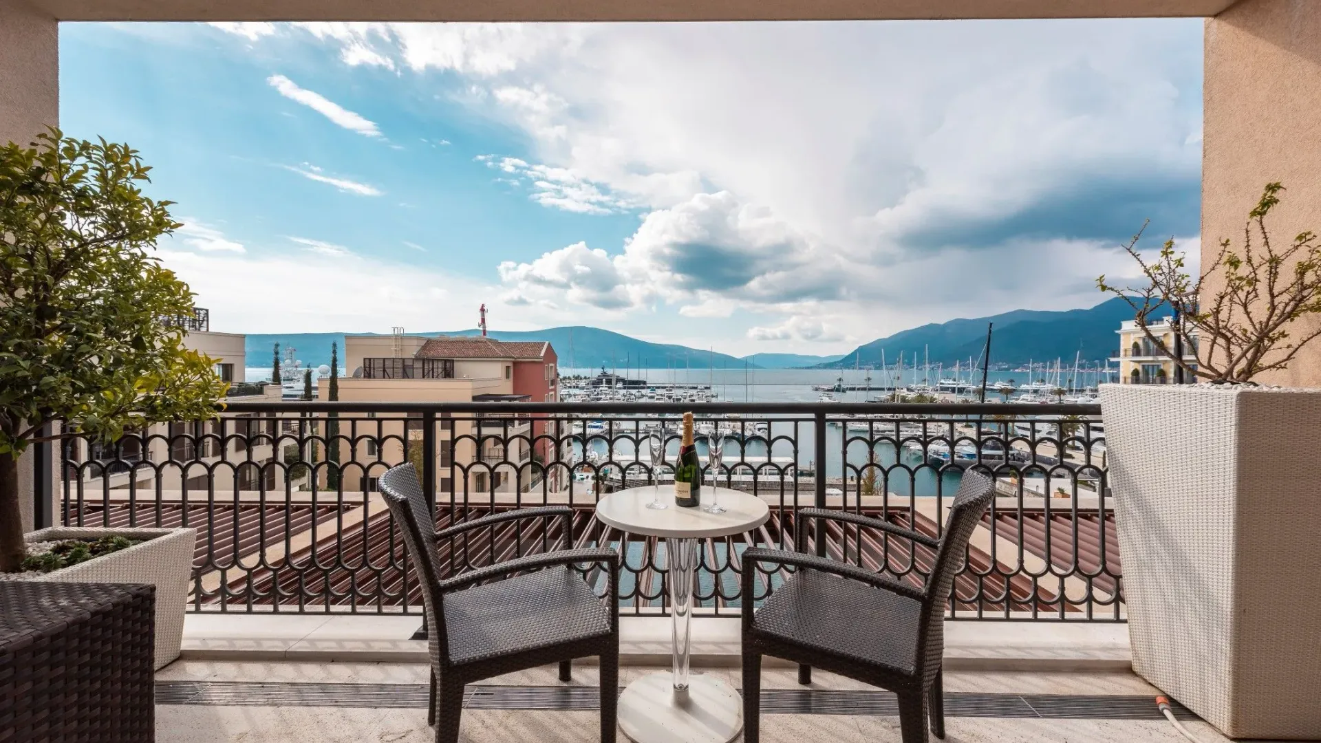 Prodaja, četvorosoban stan, 278m², Porto Montenegro, Tivat