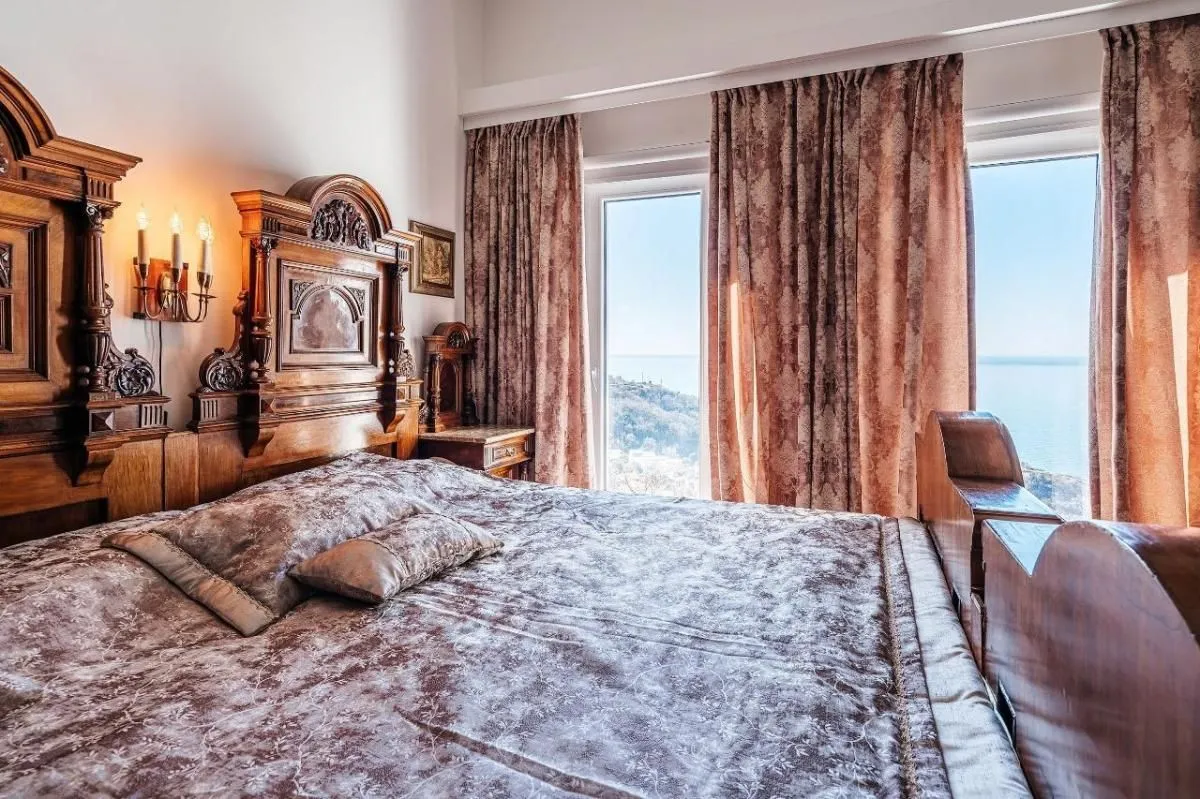 Sale, house, 350m², Reževići, Budva