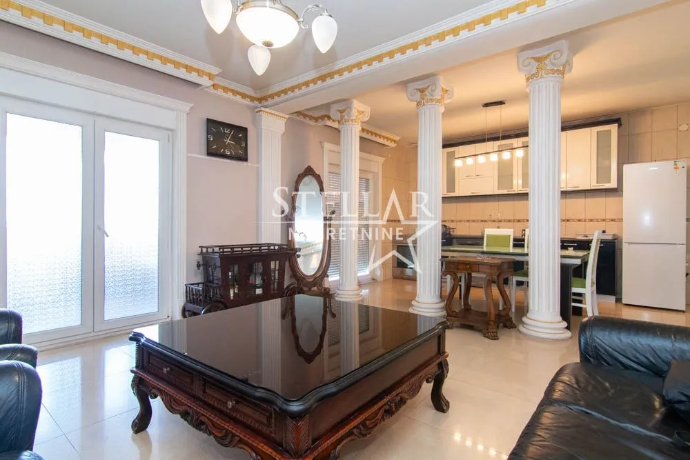 Izdavanje, trosoban stan, 130m², Gornja Gorica, Podgorica