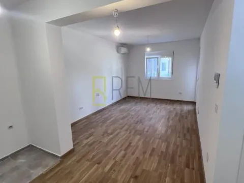 Izdavanje, jednosoban stan, 46m², Stari Aerodrom, Podgorica - image 6