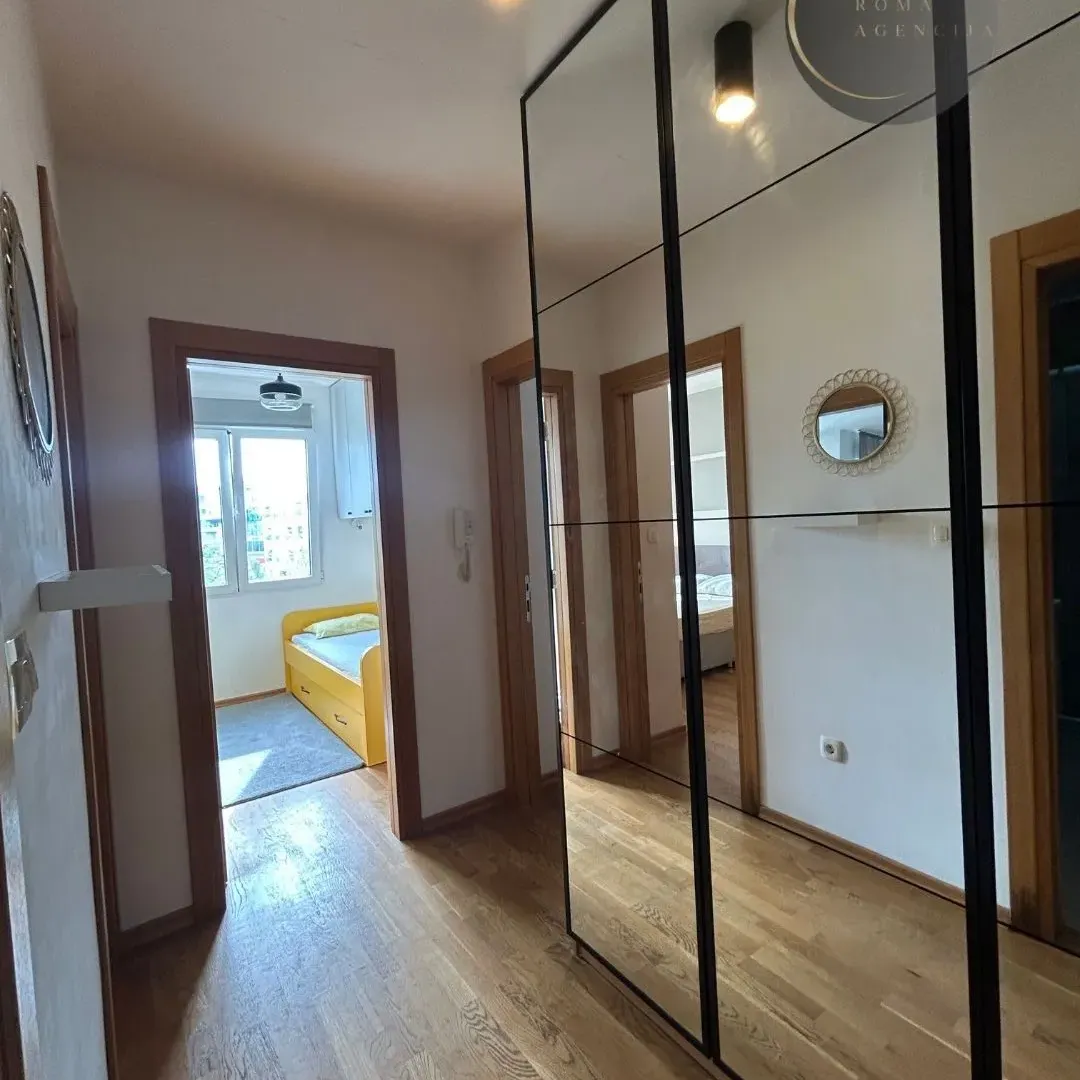 Izdavanje, dvosoban stan, 60m², Blok 9, Podgorica