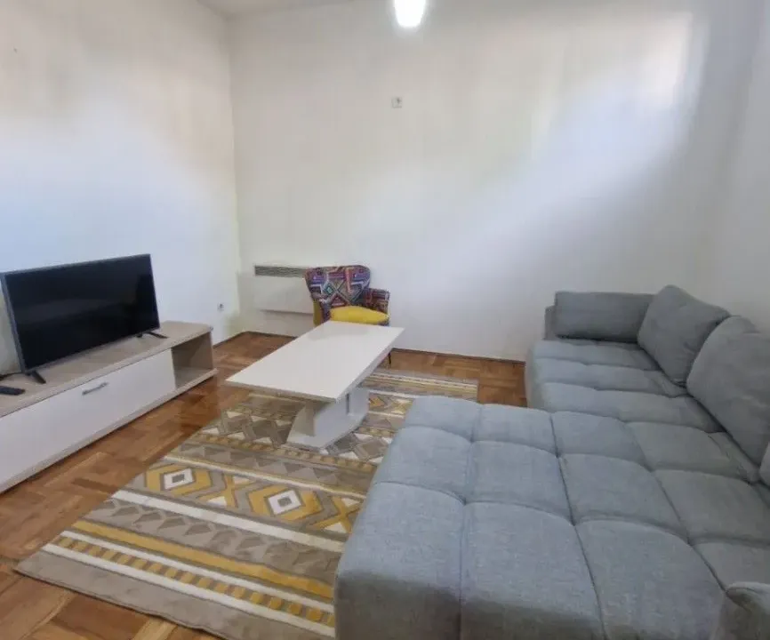 Izdavanje, jednosoban stan, 40m², Blok 9, Podgorica