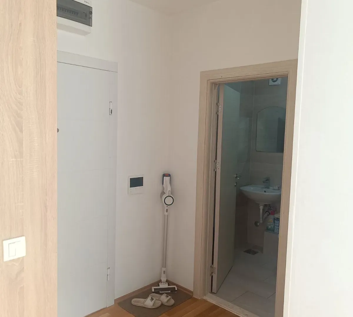 Izdavanje, jednosoban stan, 36m², Lazi, Budva