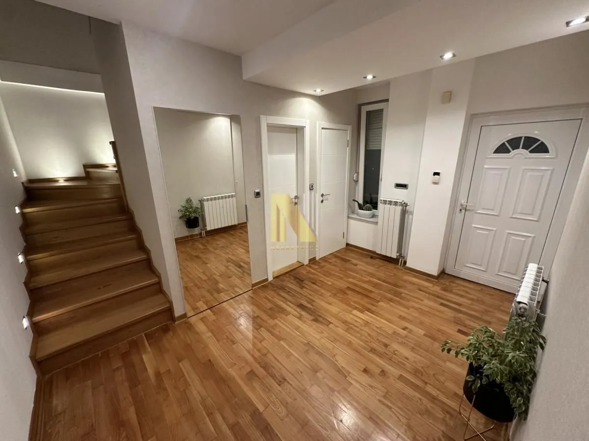 Izdavanje, kuća, 250m², Lipov gaj, Novi Sad Sve Podlokacije