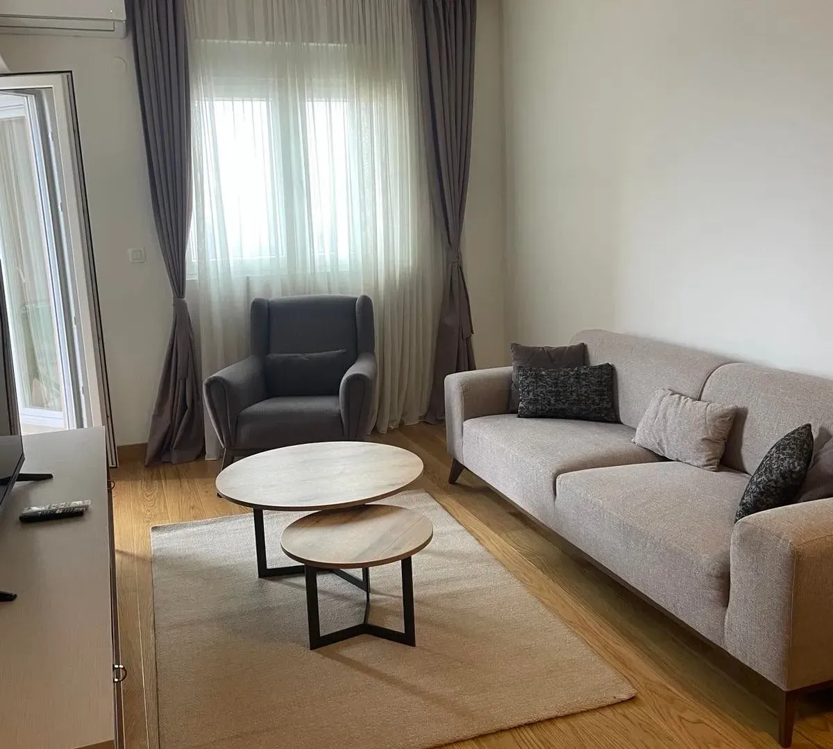 Izdavanje, jednosoban stan, 46m², New City, Podgorica