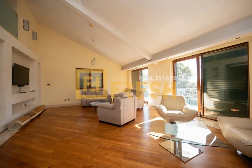 Rent, house, 380m², Mareza, Podgorica