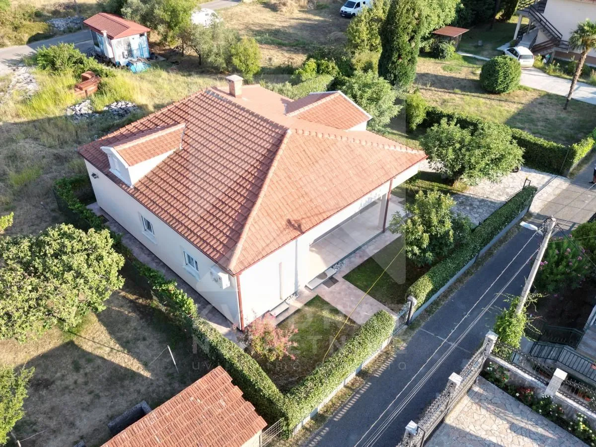 Prodaja, kuća, 200m², Tološi, Podgorica