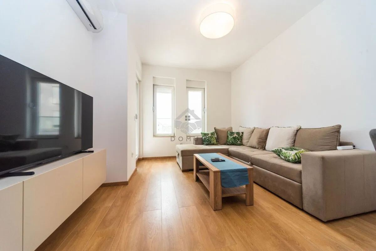 Izdavanje, dvosoban stan, 50m², Rozino, Budva