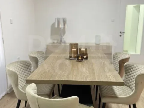 Rent, one bedroom apartment, 75m², Tivat, Crna Gora - image 13