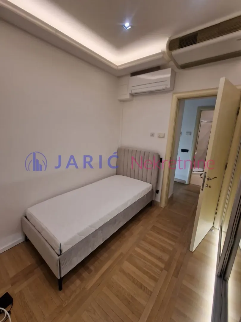 Izdavanje, četvorosoban stan, 148m², Dedinje Sve Podlokacije, Beograd
